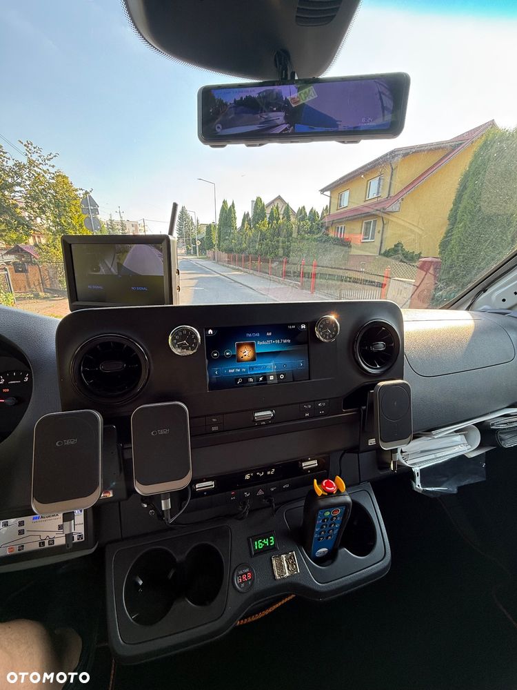 Mercedes-Benz Sprinter - 32