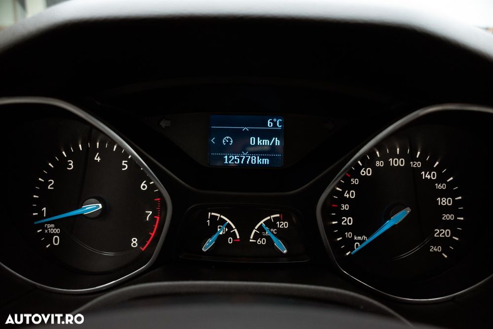 Ford Focus 1.0 EcoBoost Trend - 29