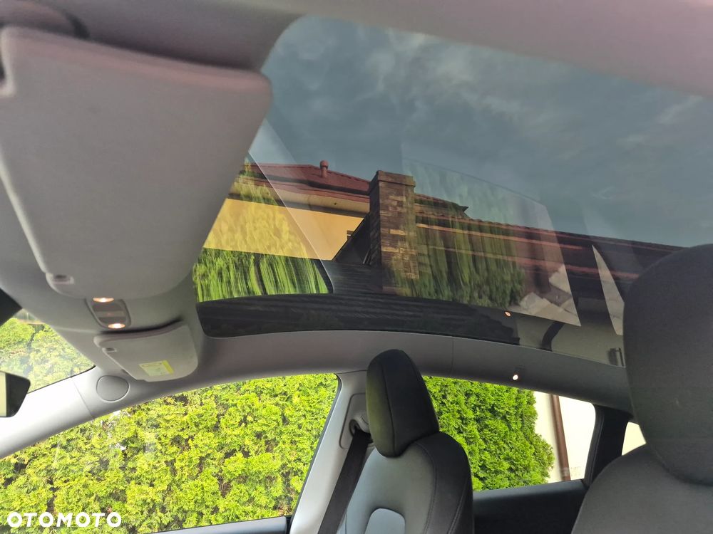 Tesla Model Y Long Range Dual Motor AWD - 14