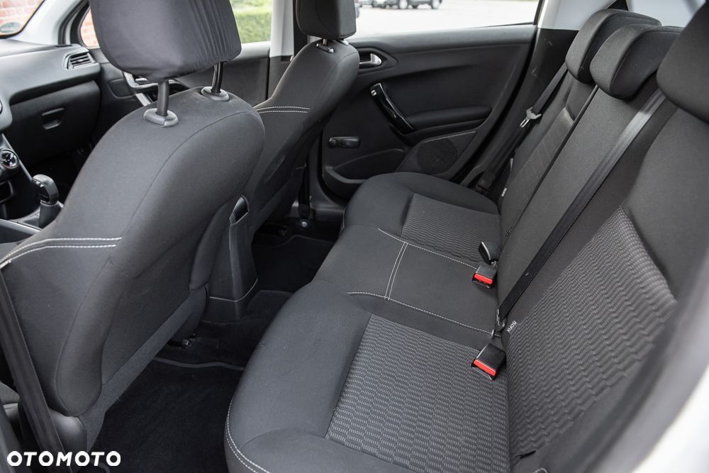 Peugeot 208 - 26