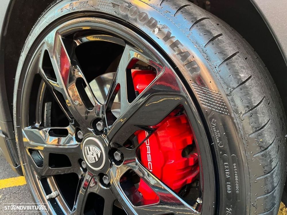 Porsche Taycan Cross Turismo 4S - 29