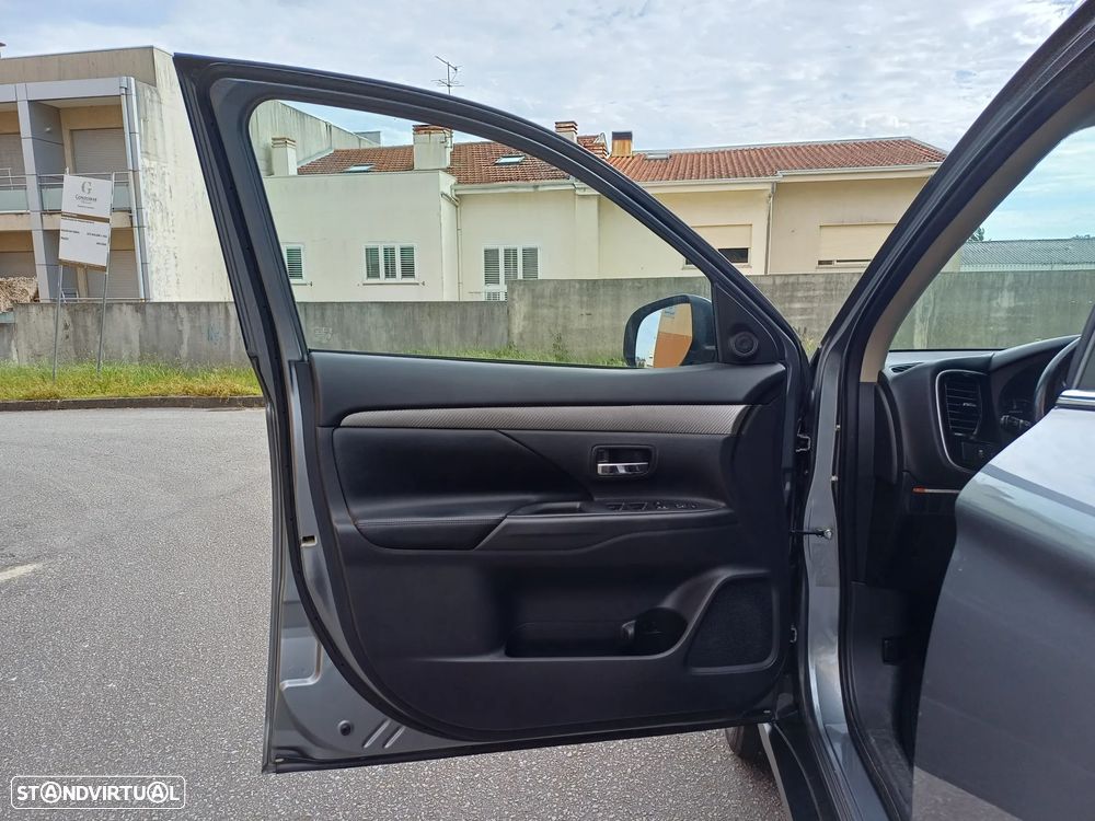 Mitsubishi Outlander 2.2 DI-D Intense+ - 17