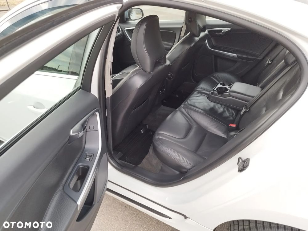 Volvo S60 D3 Summum - 29