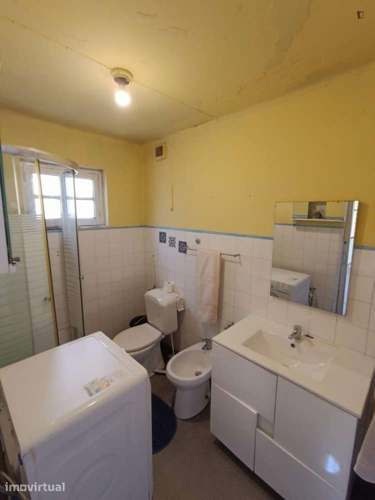 Quarto - localizado em Montarroio Coimbra - Grande imagem: 3/23