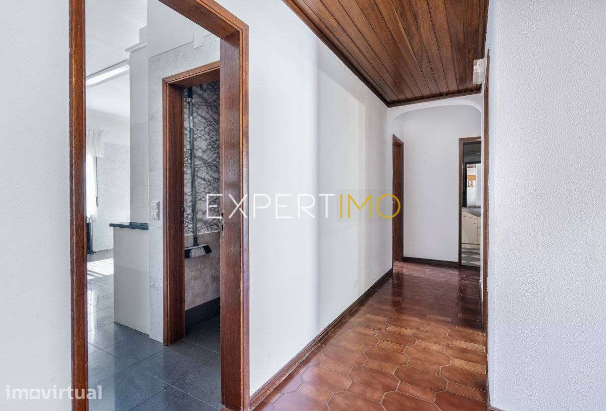 Apartamento T3 na Av. Dr. António Rodrigues Manito - Bairro do... - Grande imagem: 3/27