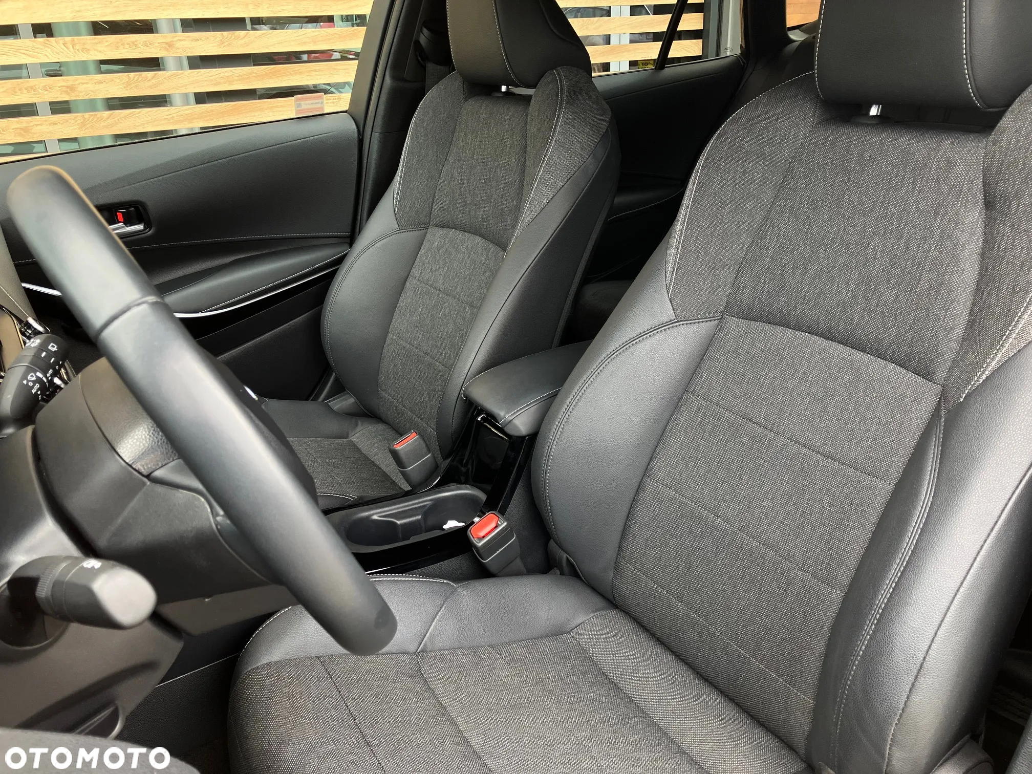 Toyota Corolla 1.8 Hybrid Comfort - 34