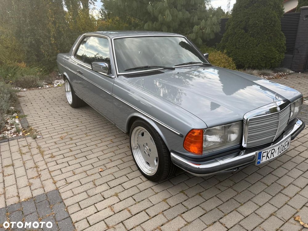 Mercedes-Benz W123 - 2