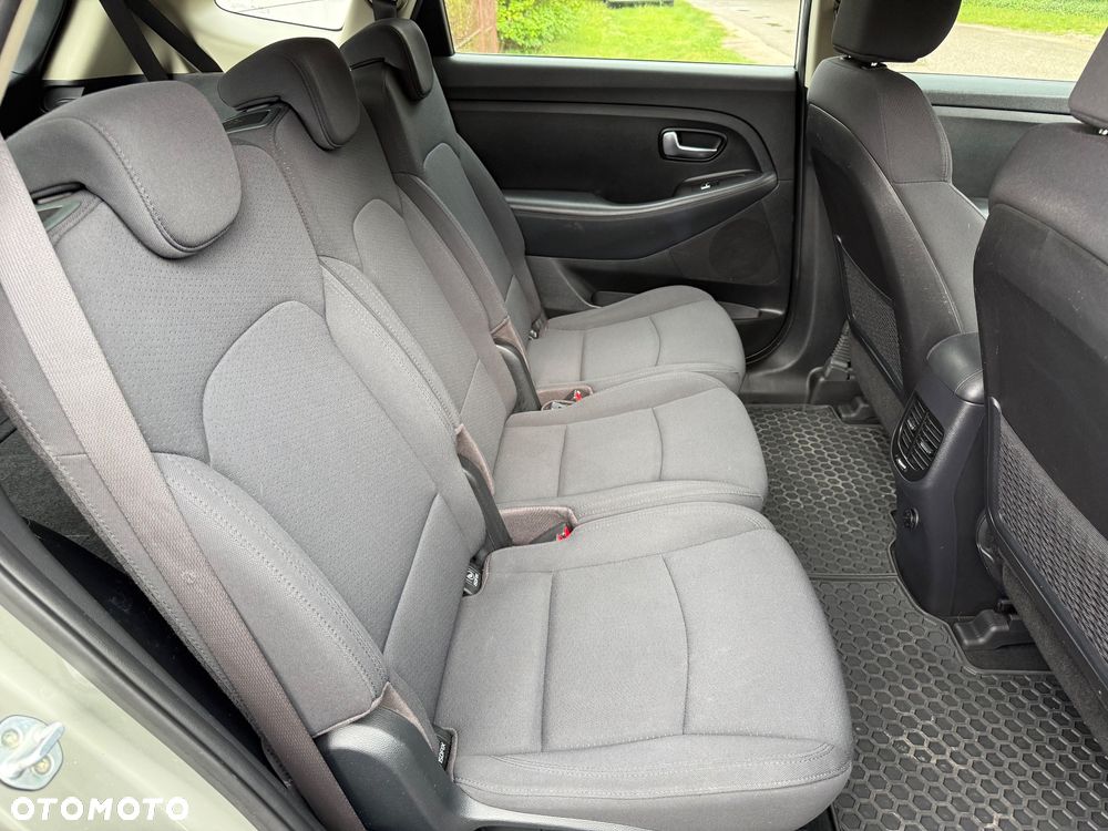 Kia Carens 1.6 GDI Dream-Team Edition - 12