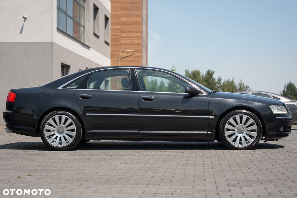 Audi A8 4.2 L Quattro - 17