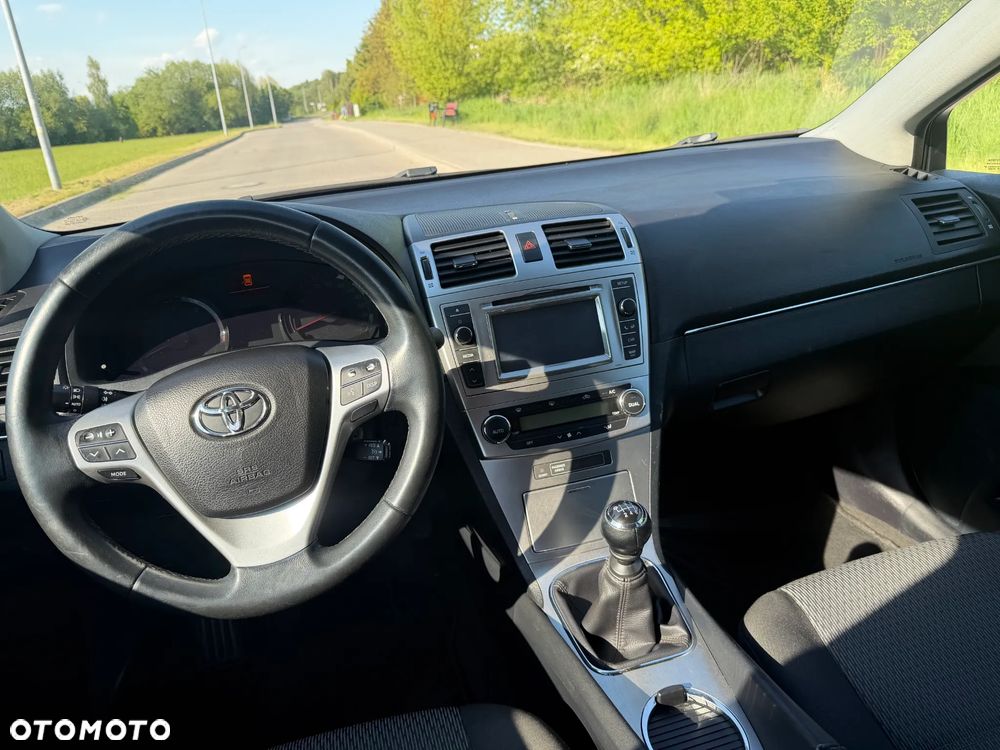 Toyota Avensis - 10