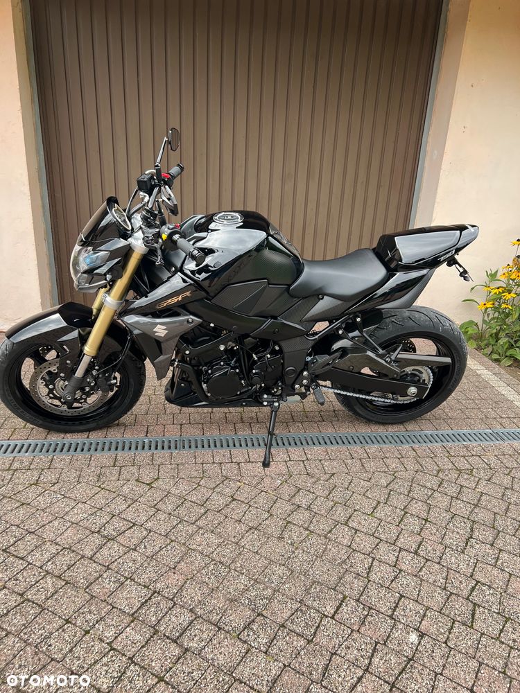 Suzuki GSR - 25