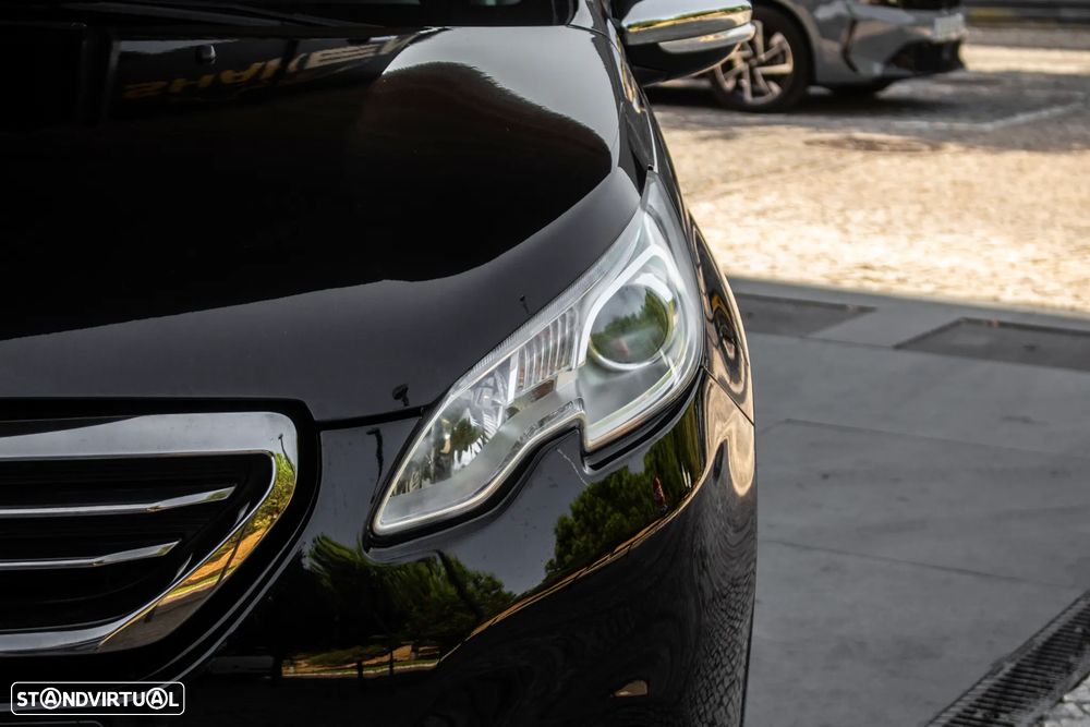 Peugeot 2008 1.2 PureTech Allure - 8