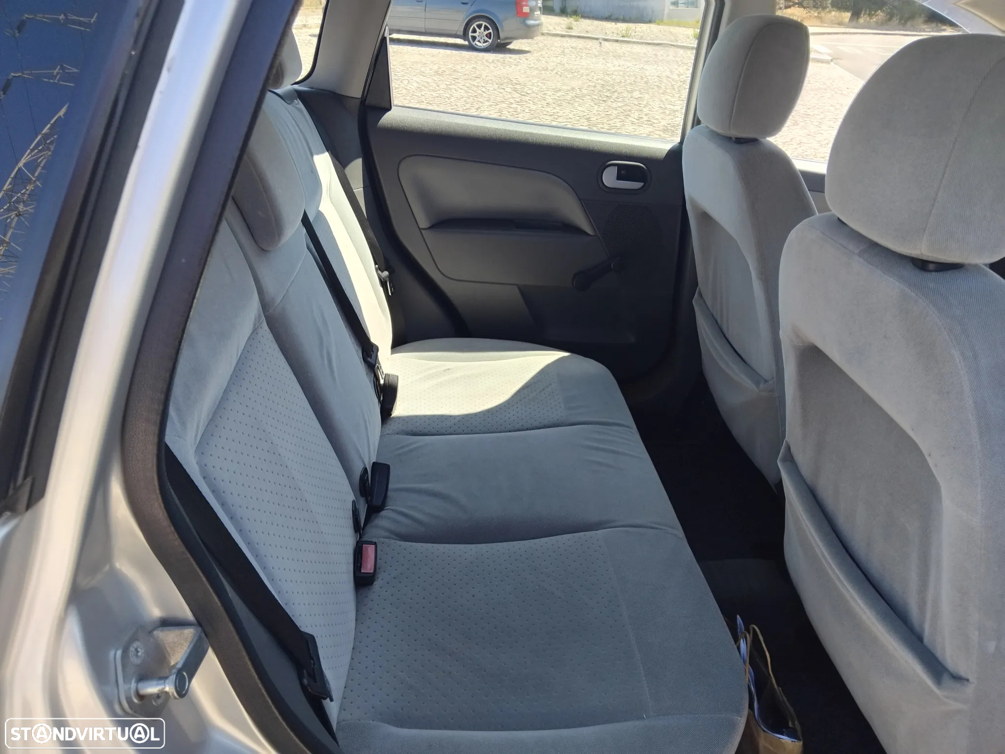 Ford Fiesta 1.4 Ghia - 9