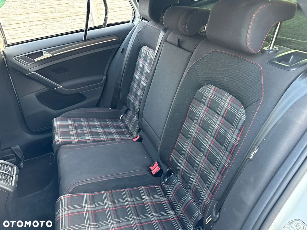 Volkswagen Golf GTI (BlueMotion Technology) DSG - 12