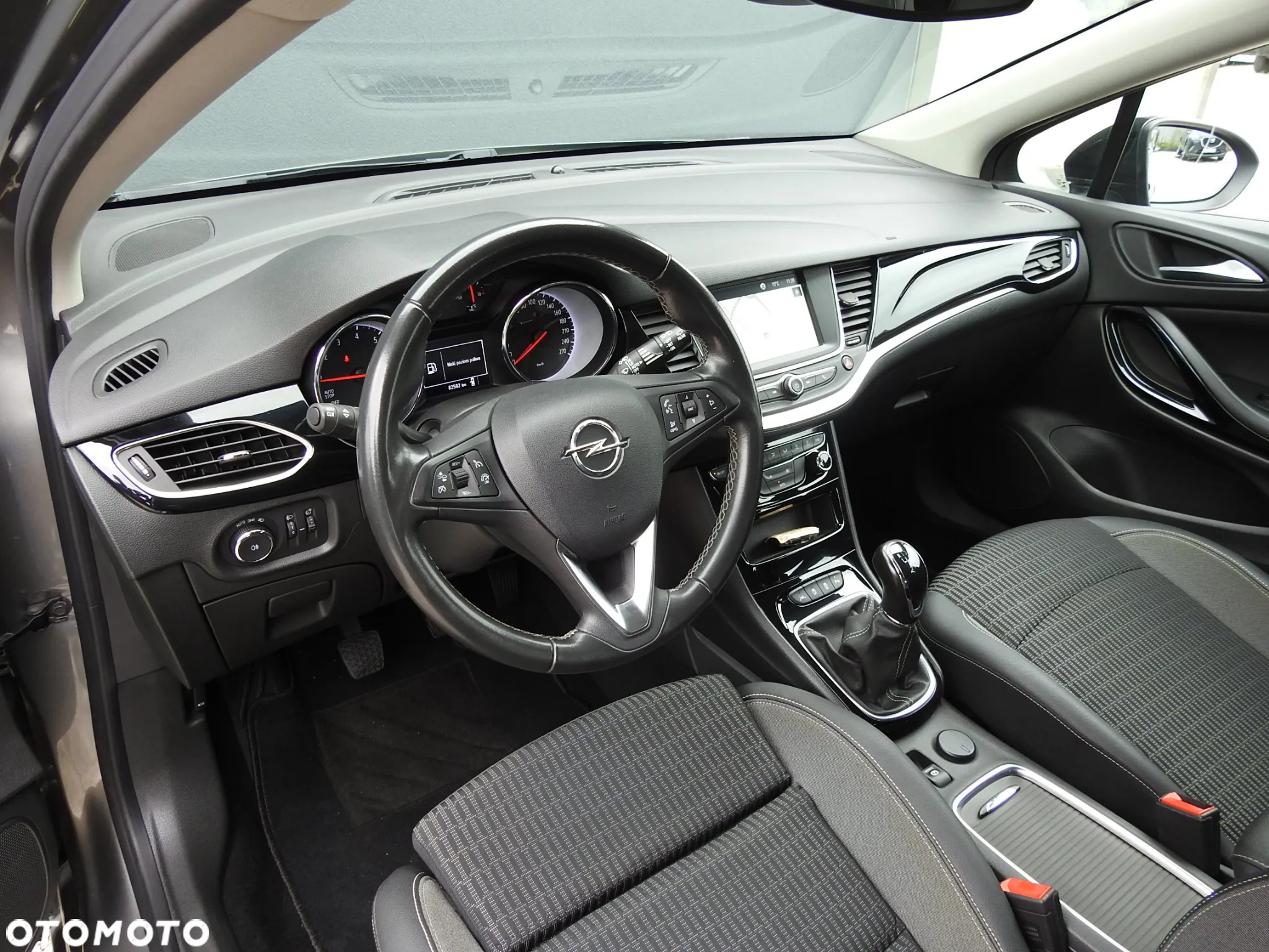 Opel Astra 1.2 Turbo Business Edition - 16