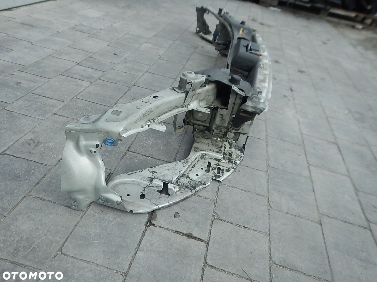 PAS PRZEDNI WZMOCNIENIE GÓRNE VOLVO C30 - 3