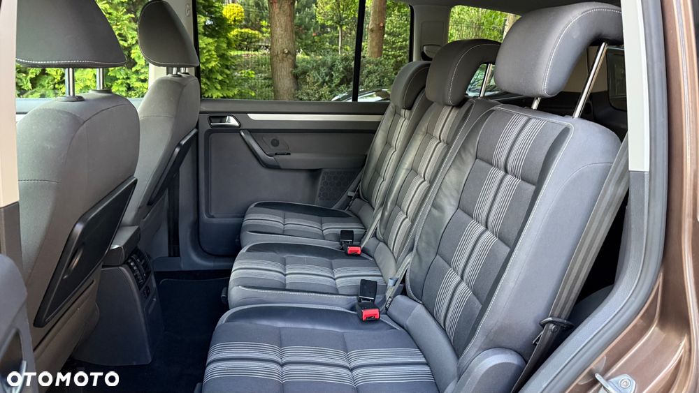 Volkswagen Touran 2.0 TDI DPF STYLE - 25