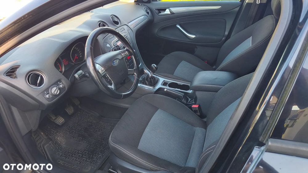Ford Mondeo 2.0 TDCi Ambiente - 11