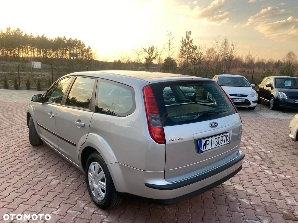 Ford Focus 1.6 16V Fun X - 9