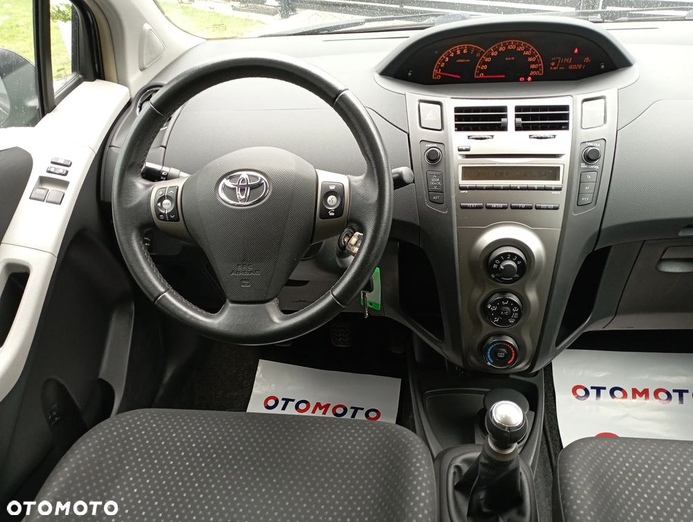 Toyota Yaris 1.0 Sol - 9