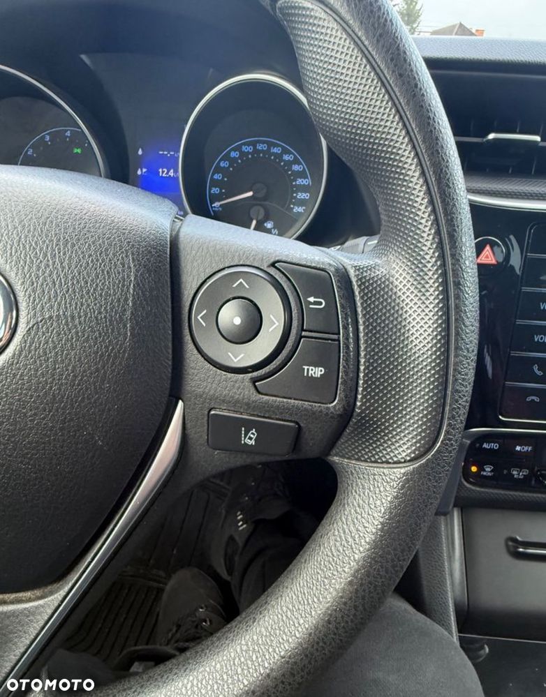 Toyota Auris 1.33 Dual-VVT-i - 11