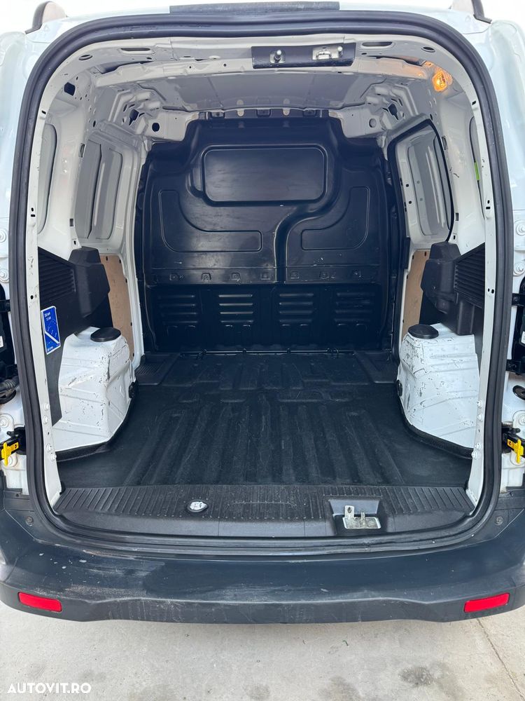 Ford Courier - 12