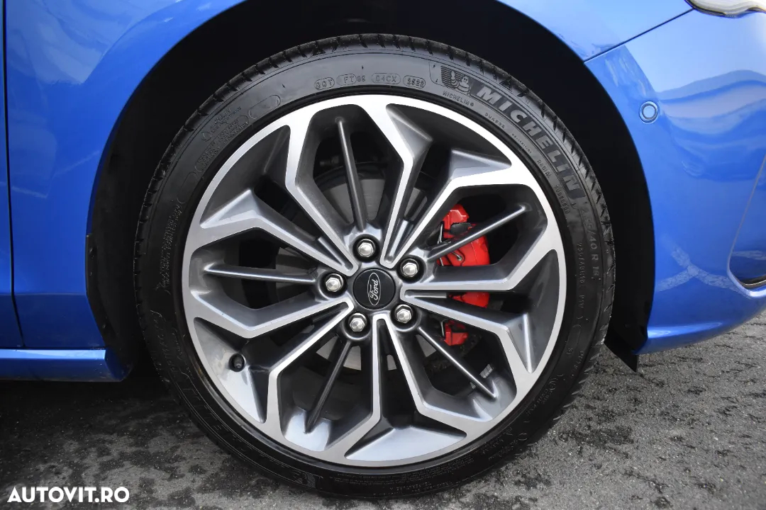 Ford Focus 1.0 EcoBoost MHEV ST-Line X - 25