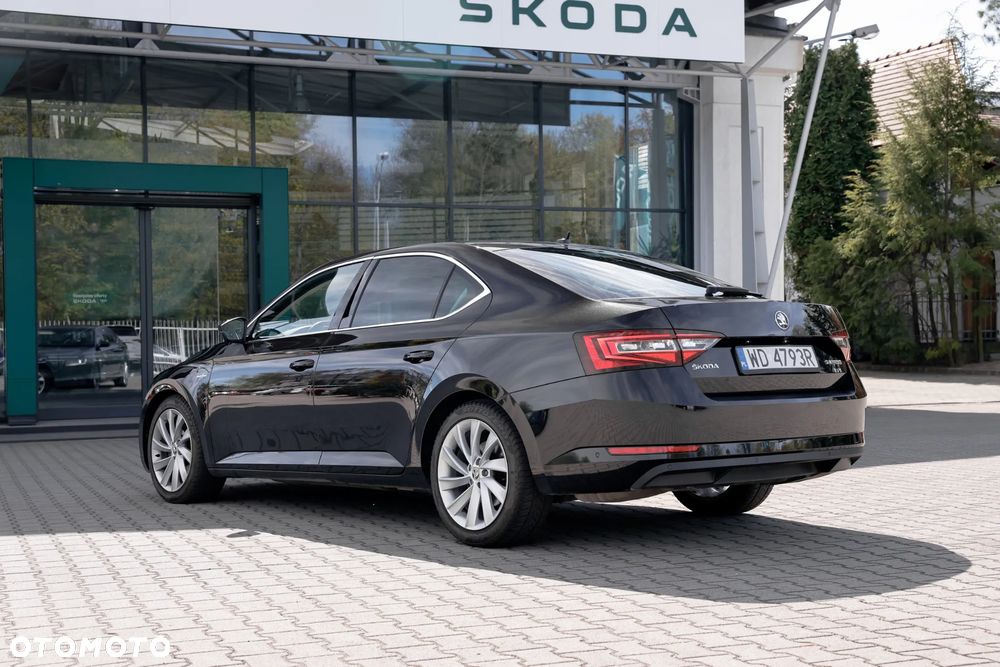 Skoda Superb 2.0 TDI 4x4 L&K DSG - 5