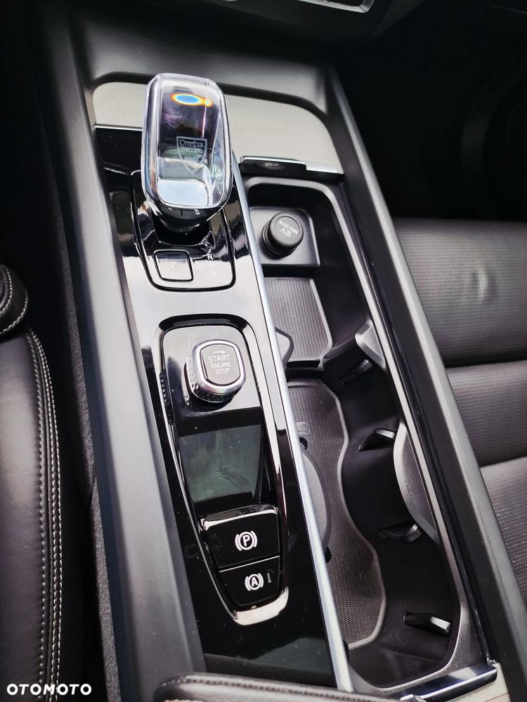 Volvo XC 60 B5 B AWD Ultimate Black Edition - 26