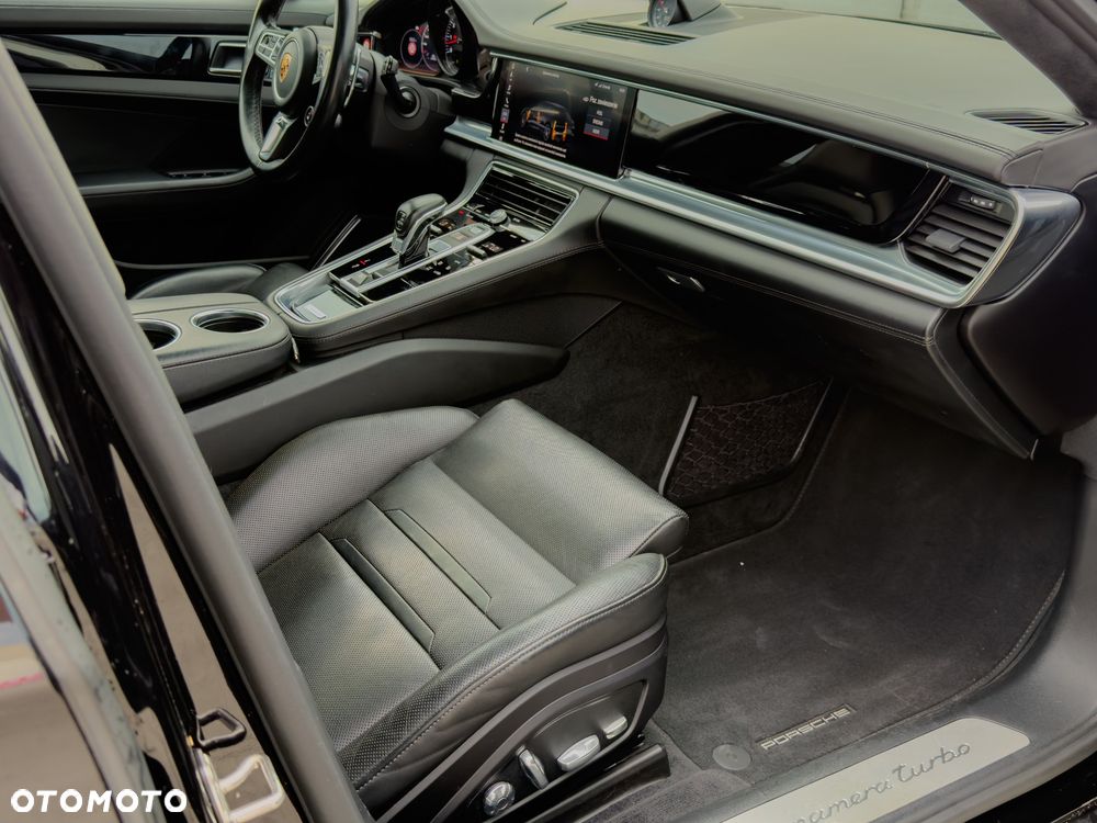 Porsche Panamera Turbo - 24