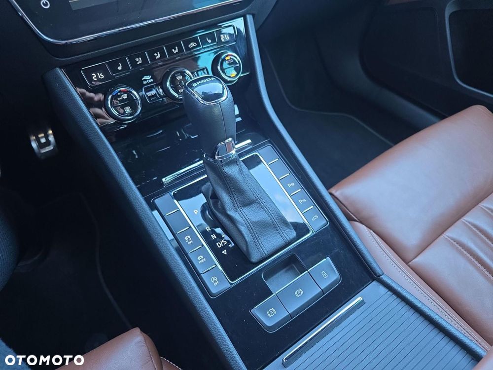 Skoda Superb 2.0 TDI SCR L&K DSG - 17