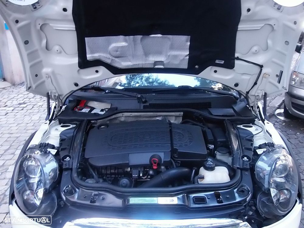 MINI 3 Portas Cooper D - 25