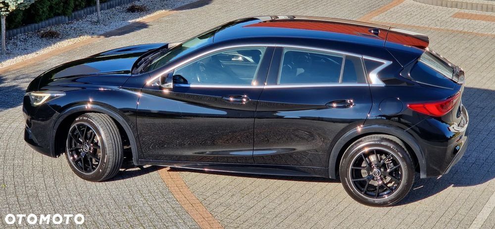 Infiniti Q30 - 11