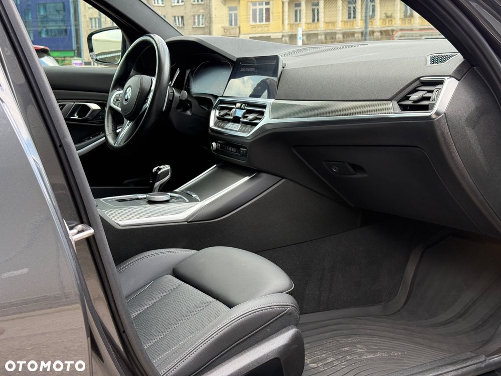 BMW Seria 3 330i xDrive M Sport sport - 22