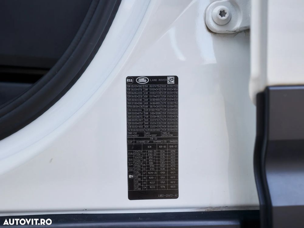Land Rover Defender 110 2.0L D240 S - 38