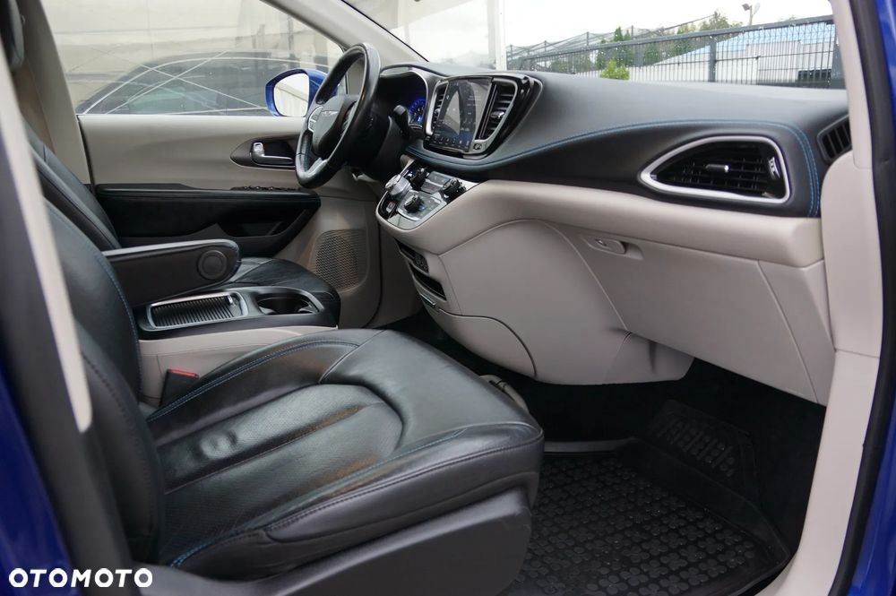 Chrysler Pacifica - 25