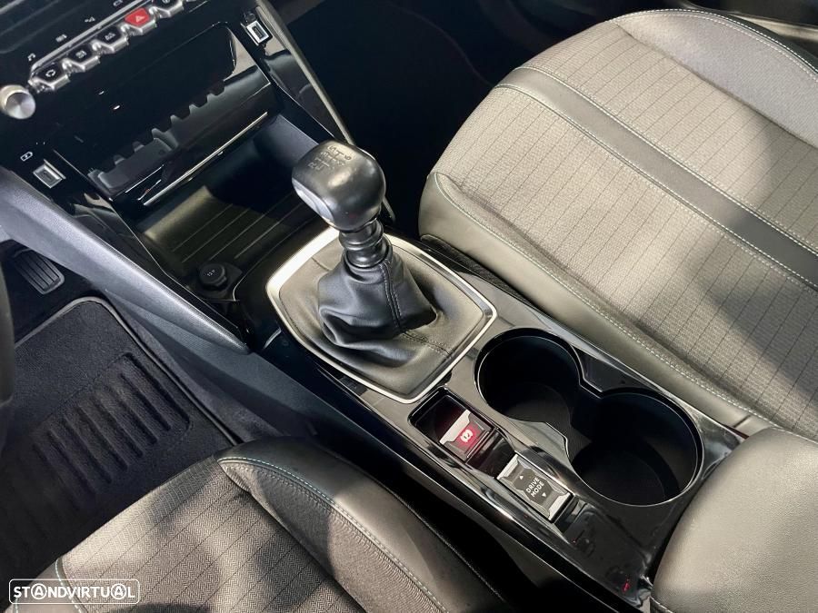 Peugeot 2008 1.2 PureTech Allure - 15