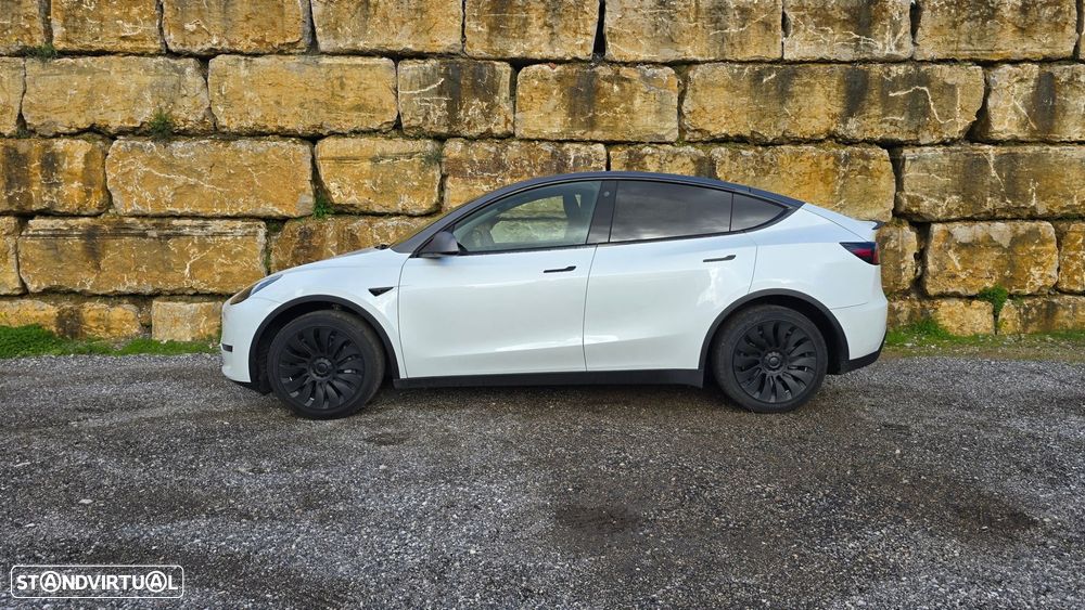 Tesla Model Y - 3