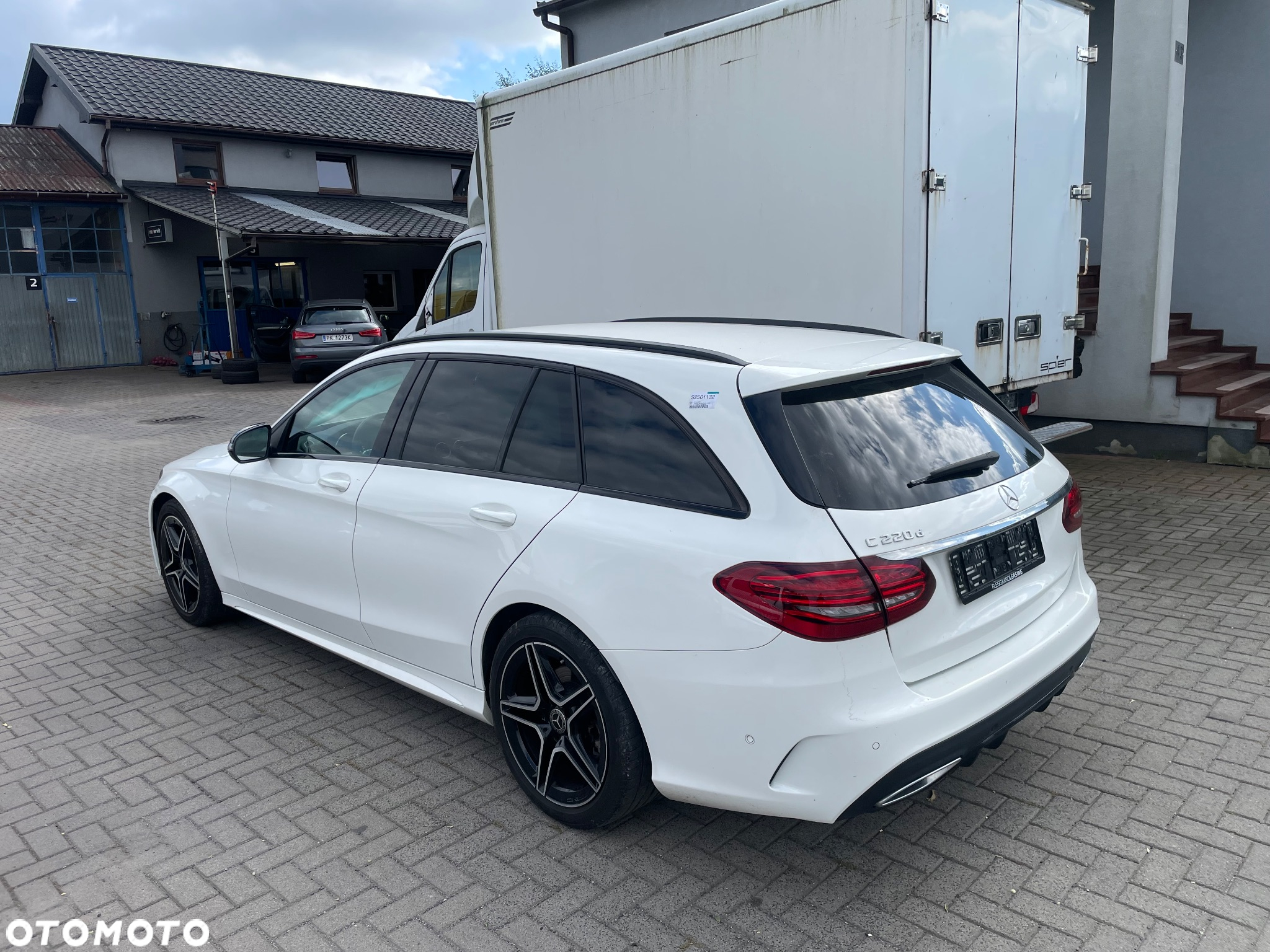 Mercedes-Benz Klasa C 220 d T 9G-TRONIC AMG Line - 3