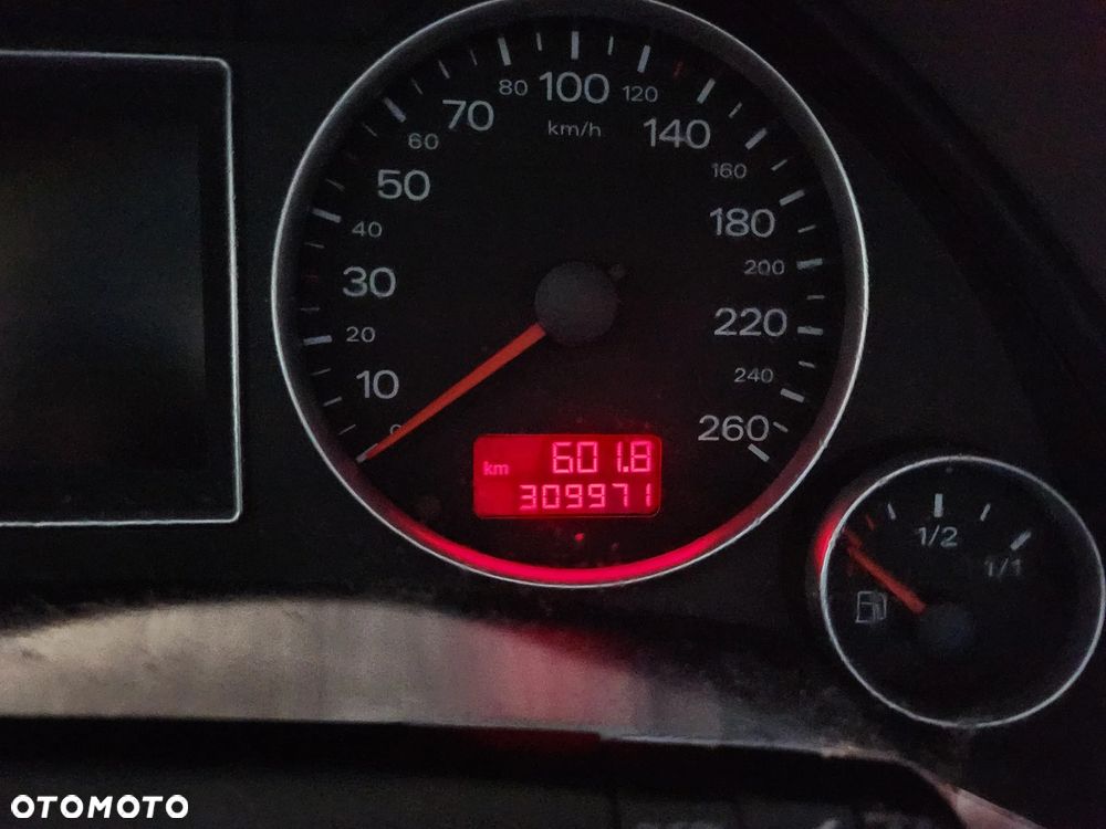 Audi A4 Limousine - 8