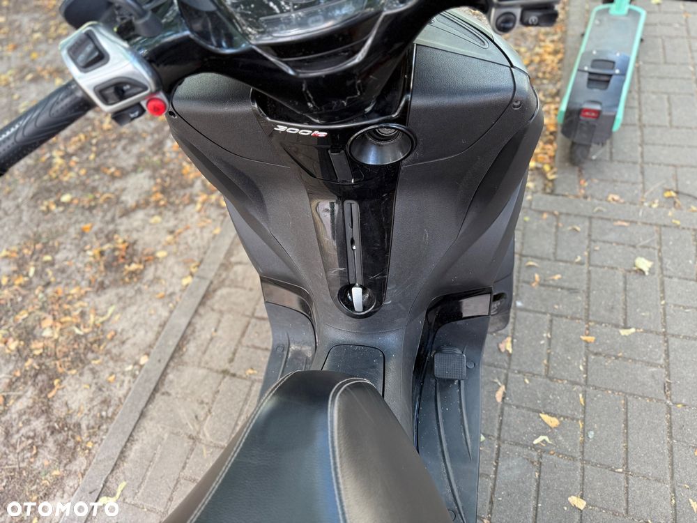 Piaggio MP-3 - 9