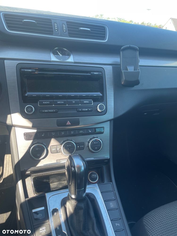 Volkswagen Passat 2.0 TDI Comfortline DSG - 6
