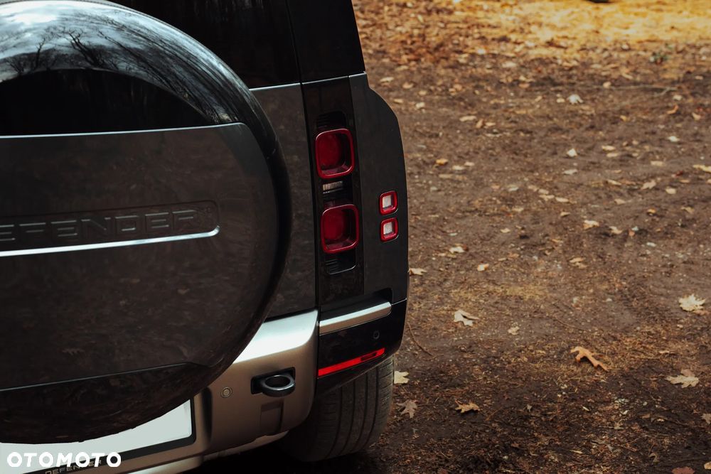 Land Rover Defender 3.0 D250 mHEV X-Dynamic HSE - 17