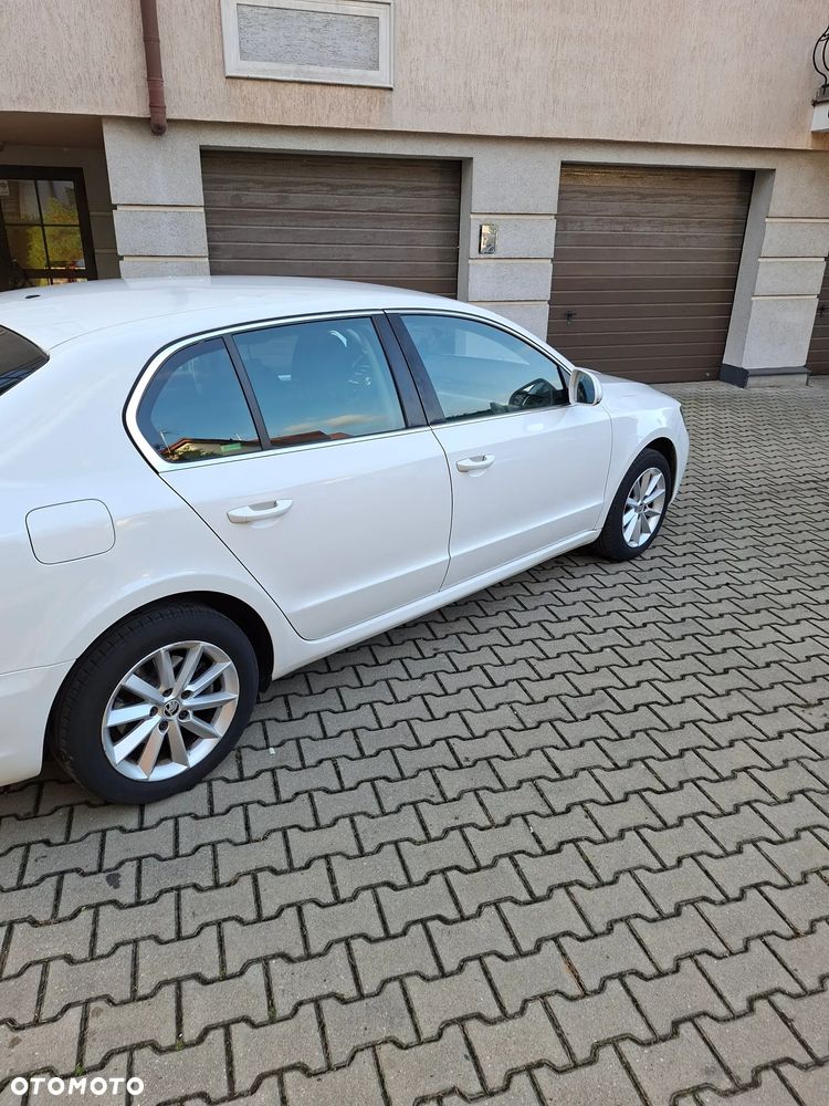 Skoda Superb 2014 photo 3