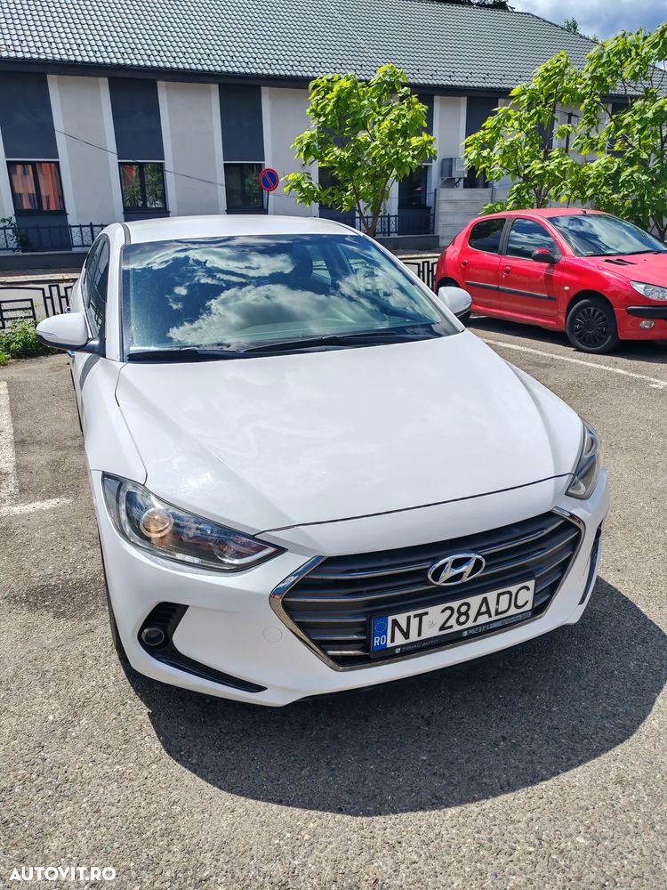Hyundai Elantra 1.6 MPi Highway - 12