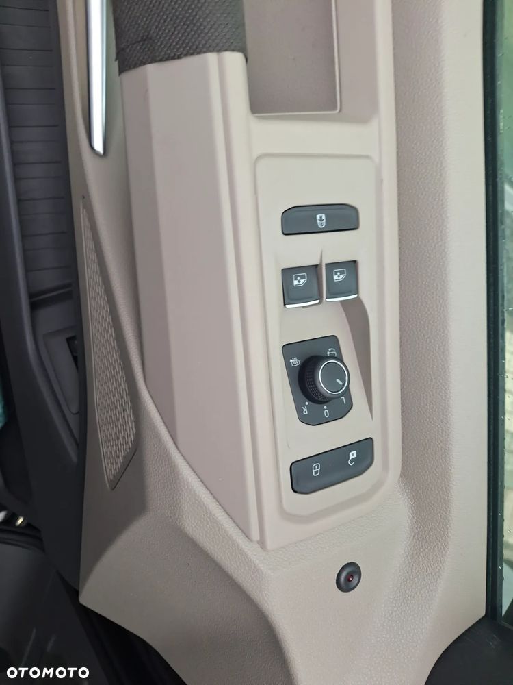 Volkswagen Multivan 2.0 TDI L2 Style DSG - 12