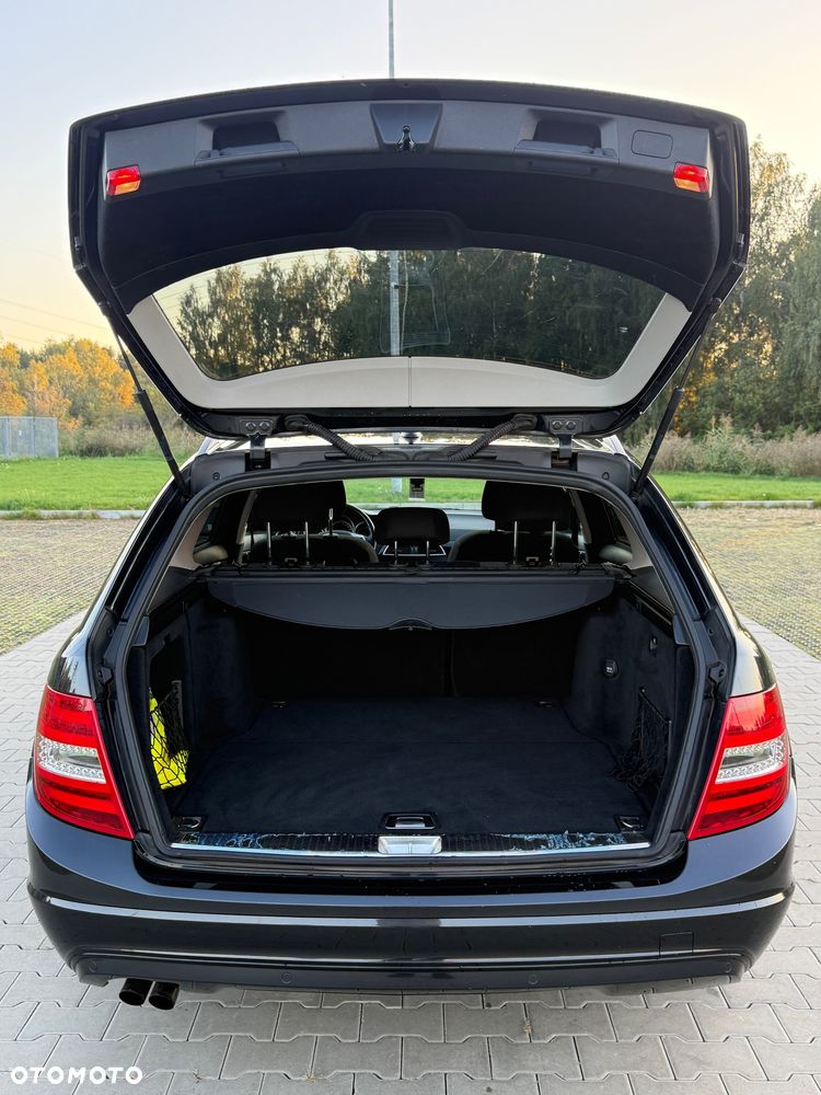 Mercedes-Benz Klasa C 180 CGI Automatik BlueEFFICIENCY - 14
