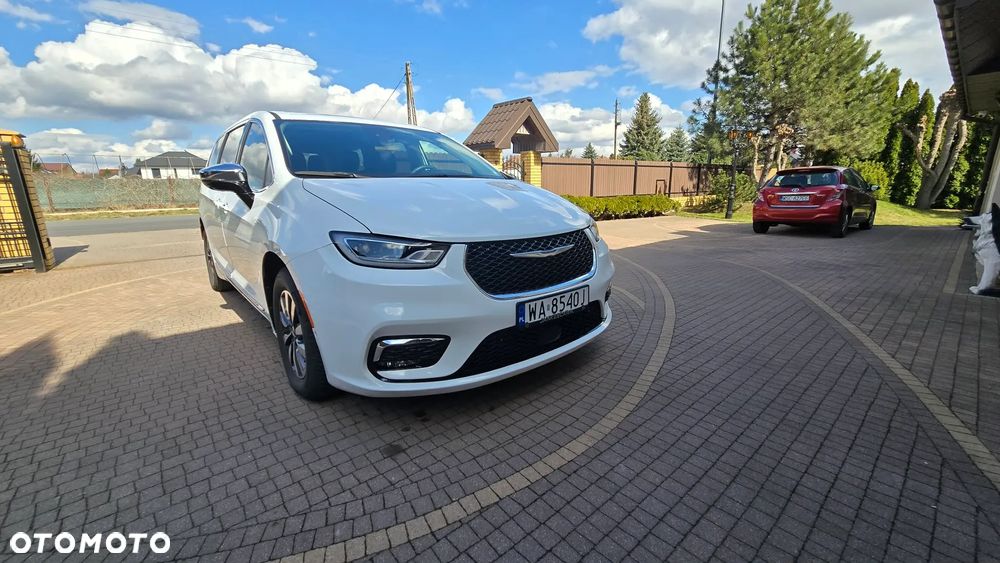 Chrysler Pacifica - 16