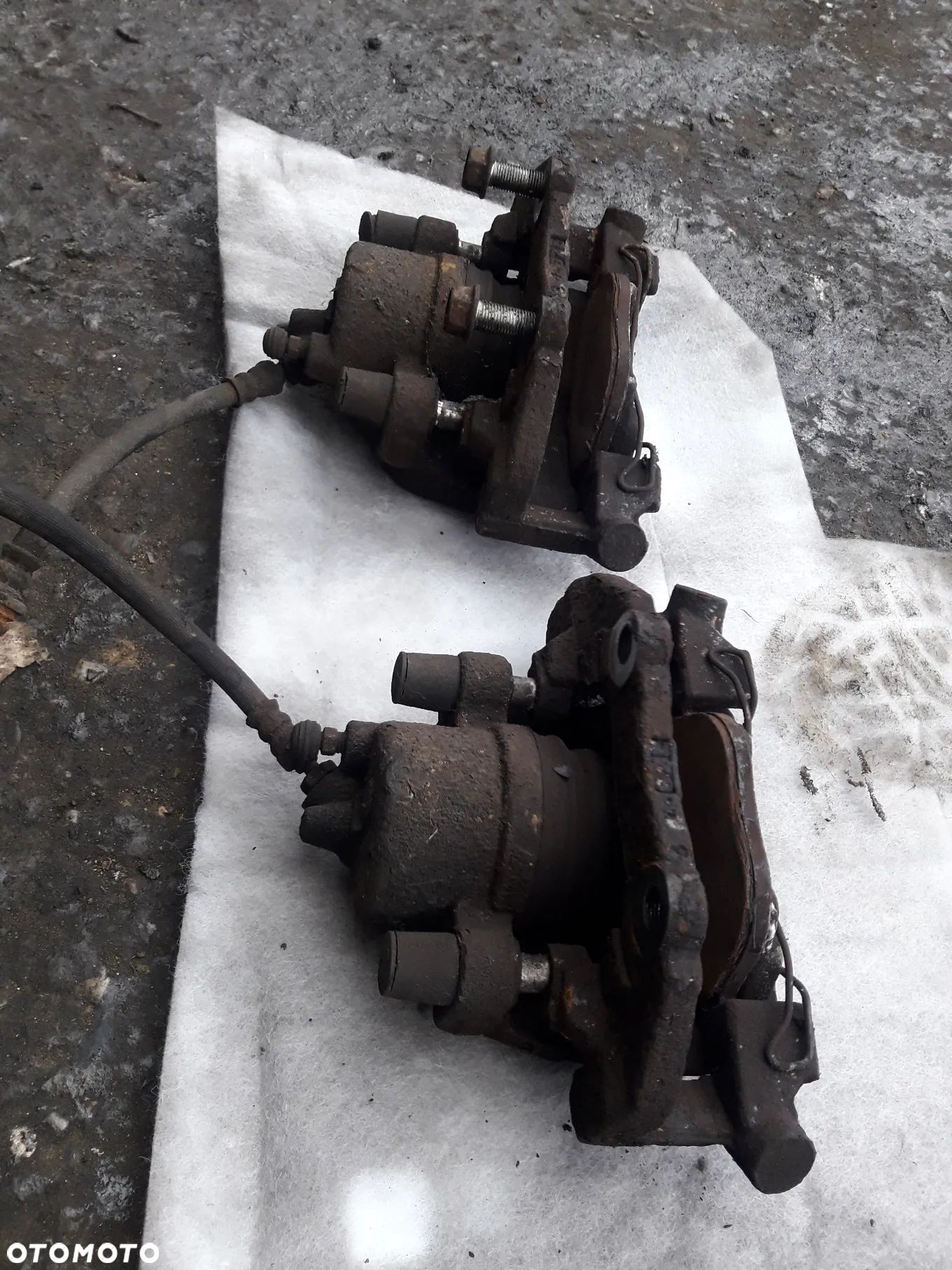 Mazda 3  5  1.8 2.0 16V 2.0 citd 2.3 16V   Zacisk hamulcowy przedni przód Jarzmo lewy prawy - 1