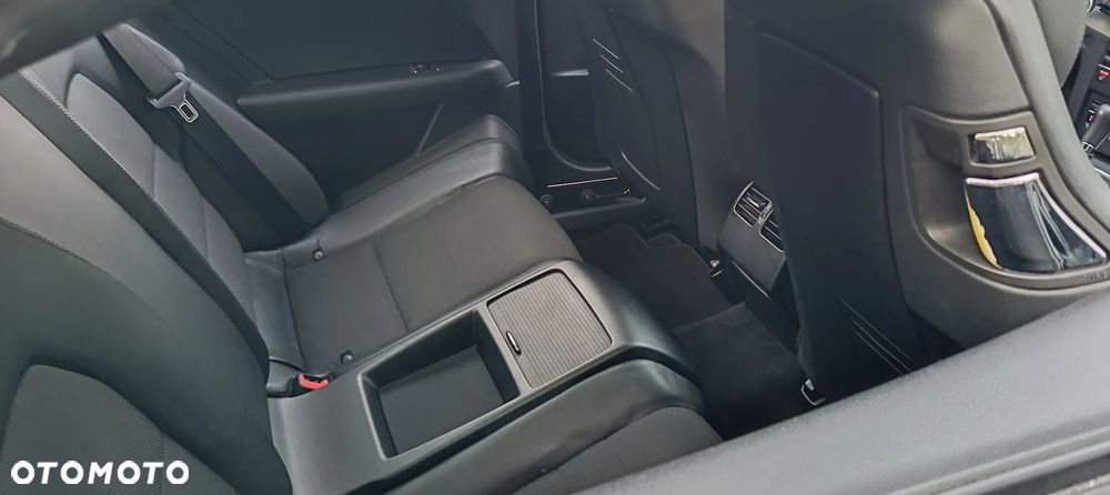 Mercedes-Benz Klasa E 250 CGI BlueEFFICIENCY Automatik Elegance - 33